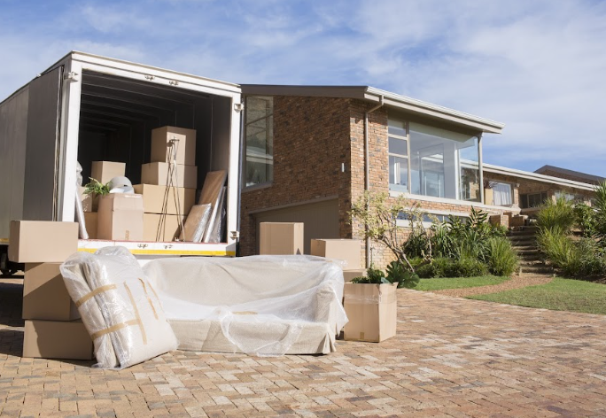 How Do Movers Safely Handle Heavy and Oversized Items?
